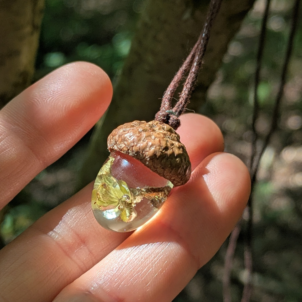 Hazel Terrarium Pendant